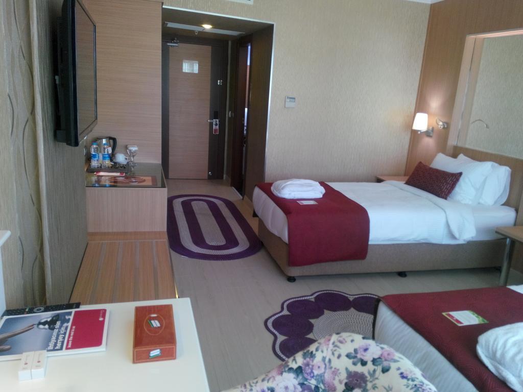 Ramada Usak Hotel Room photo